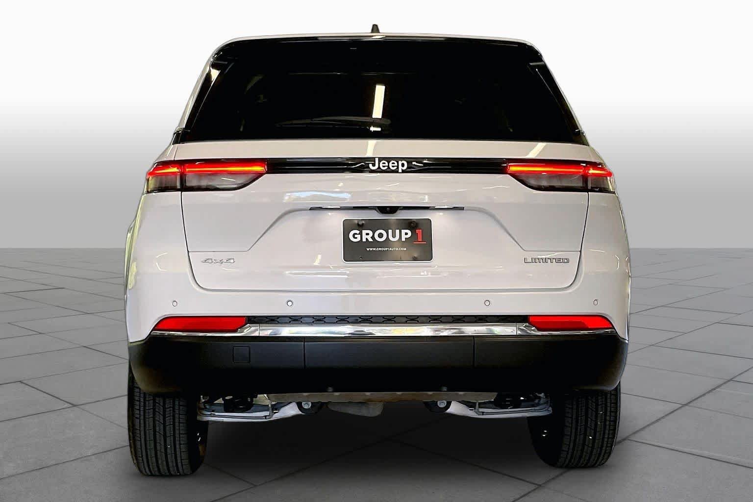 Used 2025 Jeep Grand Cherokee Limited AWD/4WD image 4