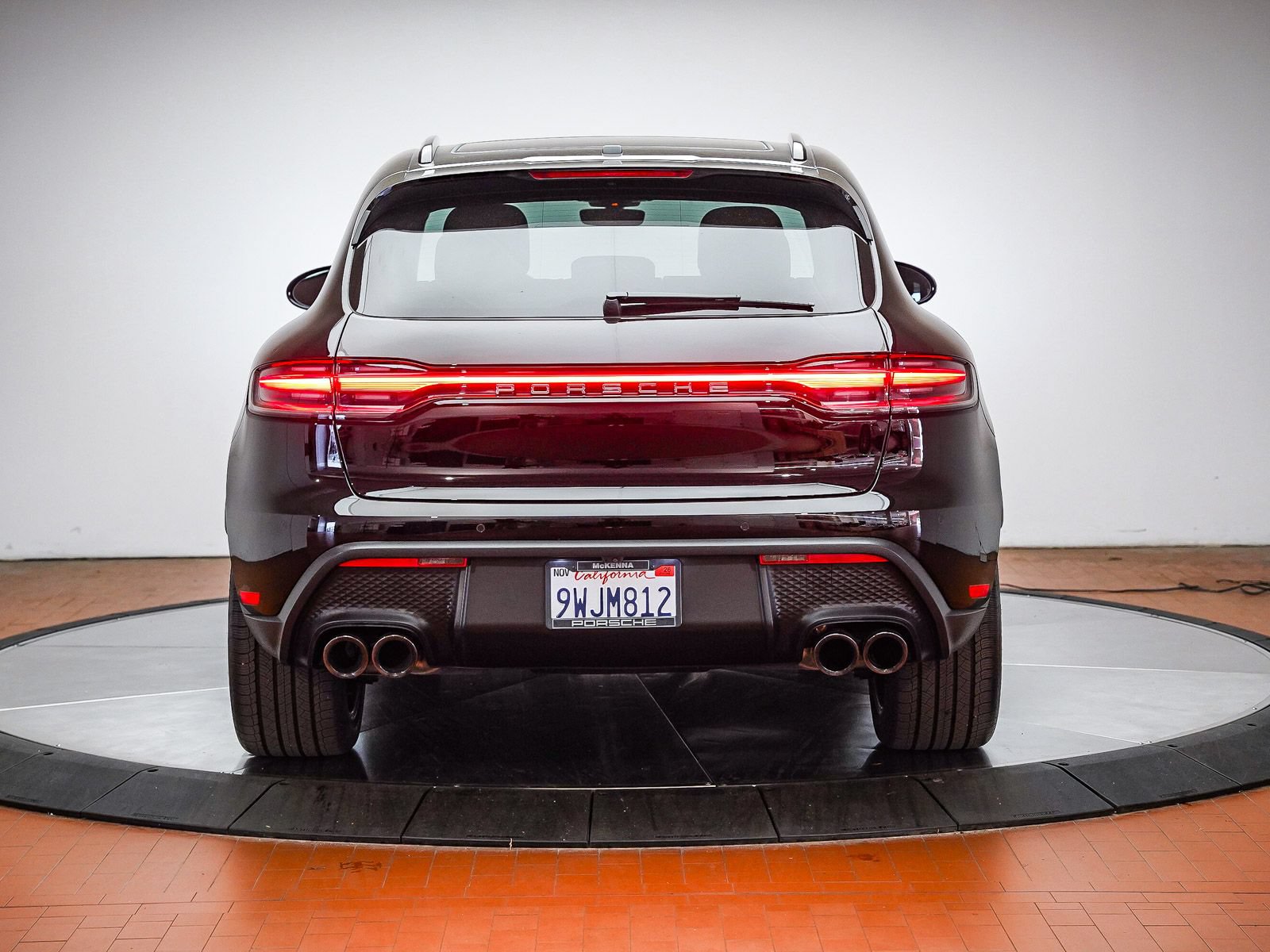 Certified 2026 Porsche Macan AWD/4WD image 9