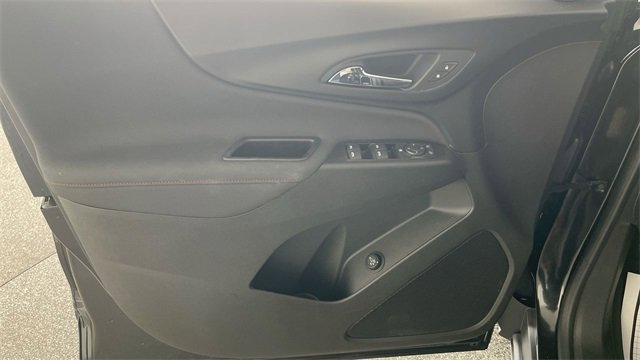 Used 2022 Chevrolet Equinox RS w/ Infotainment Package image 36