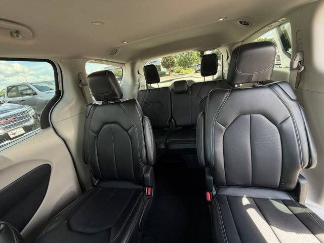 Used 2024 Chrysler Pacifica Touring-L FWD image 31