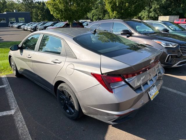 Used 2023 Hyundai Elantra SEL w/ Cargo Package FWD image 6