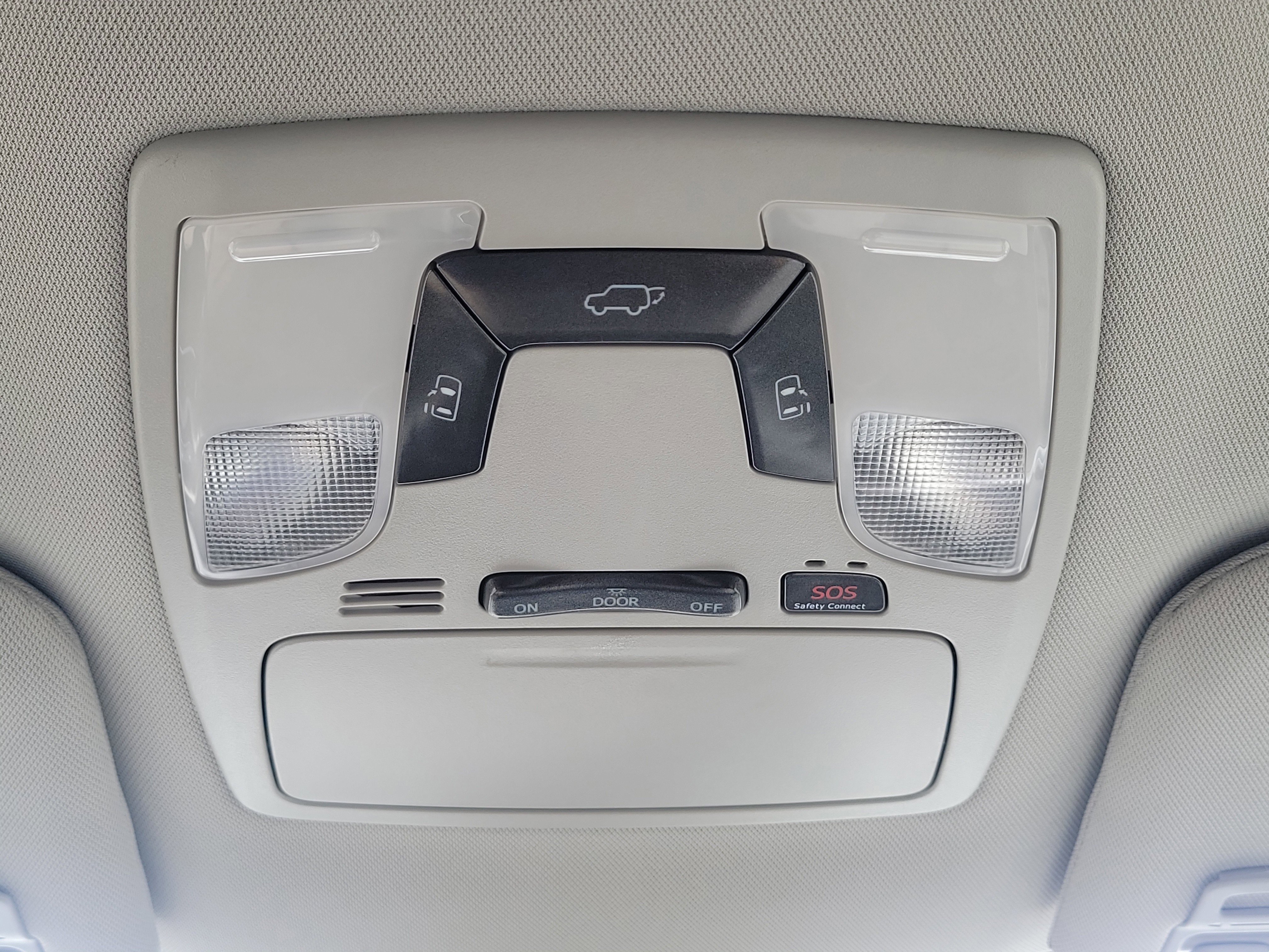 Used 2019 Toyota Sienna LE w/ Carpet Mat Package image 33
