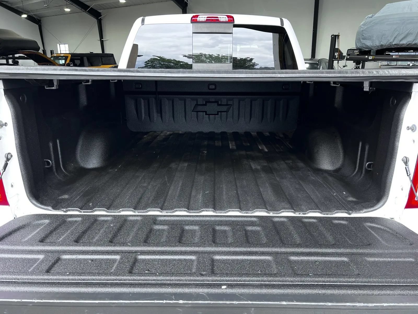 Used 2017 Chevrolet Silverado 1500 LTZ Z71 w/ LTZ Plus Package AWD/4WD image 28