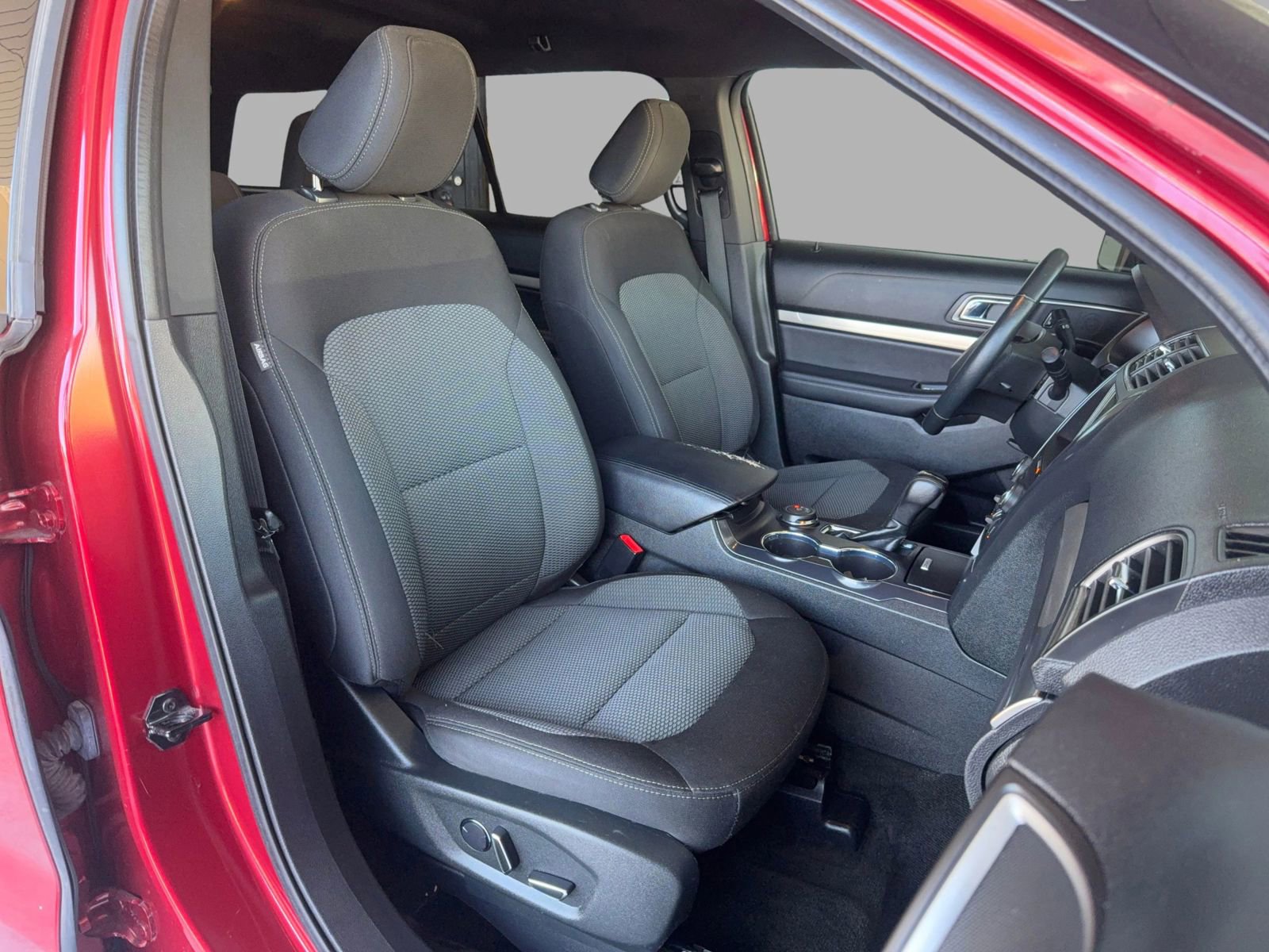 Used 2018 Ford Explorer XLT w/ Equipment Group 201A image 24