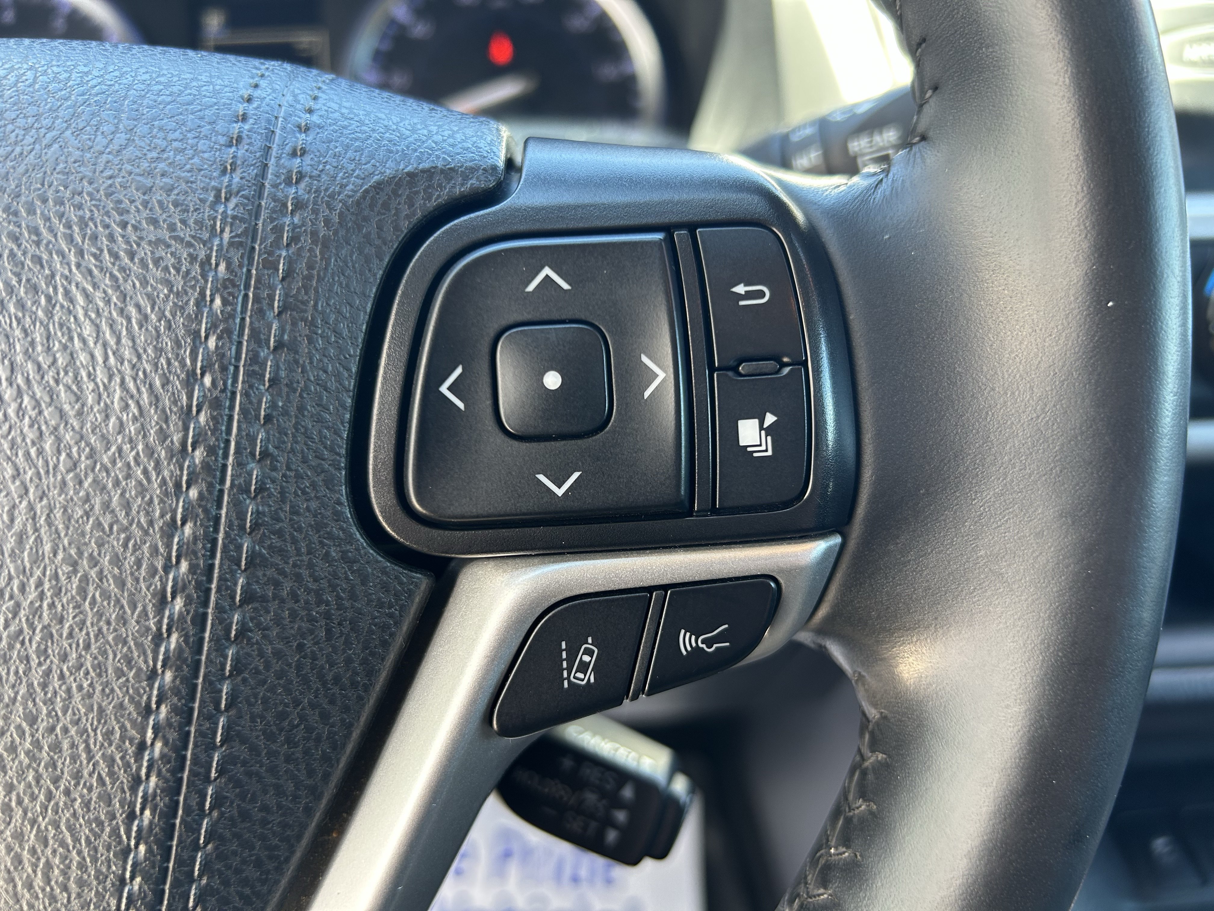 Used 2019 Toyota Highlander SE AWD/4WD image 27