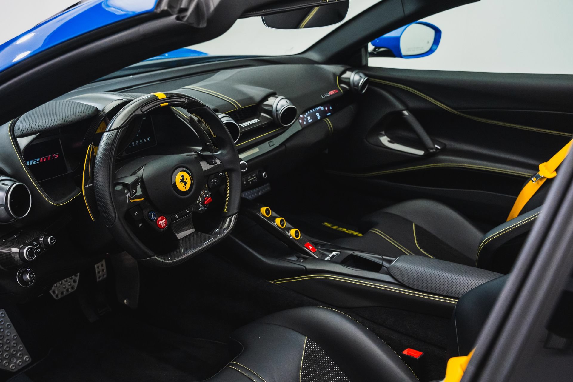 Used 2022 Ferrari 812 GTS RWD image 3