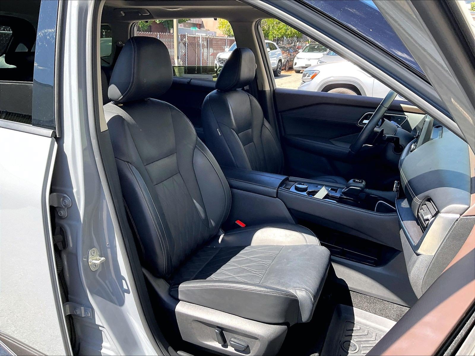 Used 2023 Nissan Rogue Platinum AWD/4WD image 6