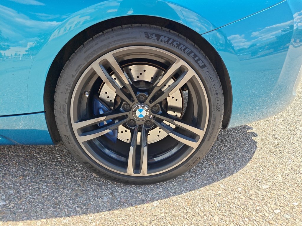 Used 2018 BMW M2 w/ Executive Package RWD image 8
