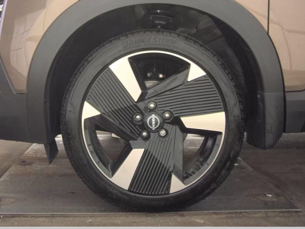 Used 2026 Nissan Kicks SR FWD image 11