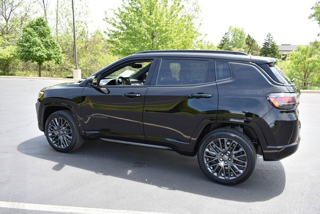 Used 2024 Jeep Compass Limited w/ High Altitude Package AWD/4WD image 7