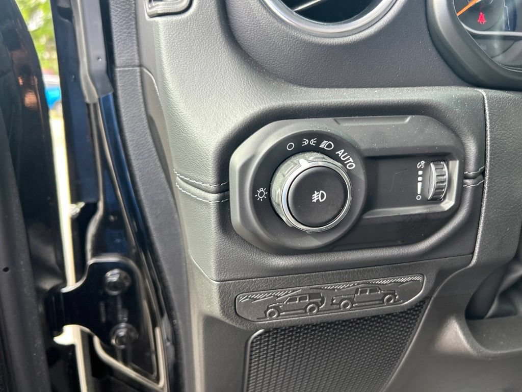 Certified 2025 Jeep Wrangler Unlimited Sahara AWD/4WD image 34