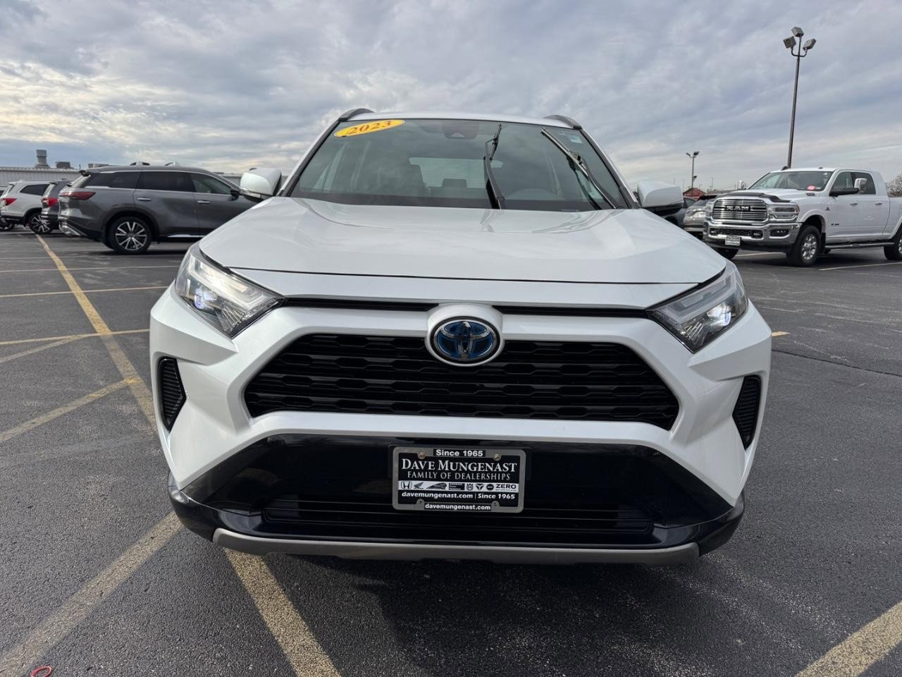 Used 2023 Toyota RAV4 SE image 10