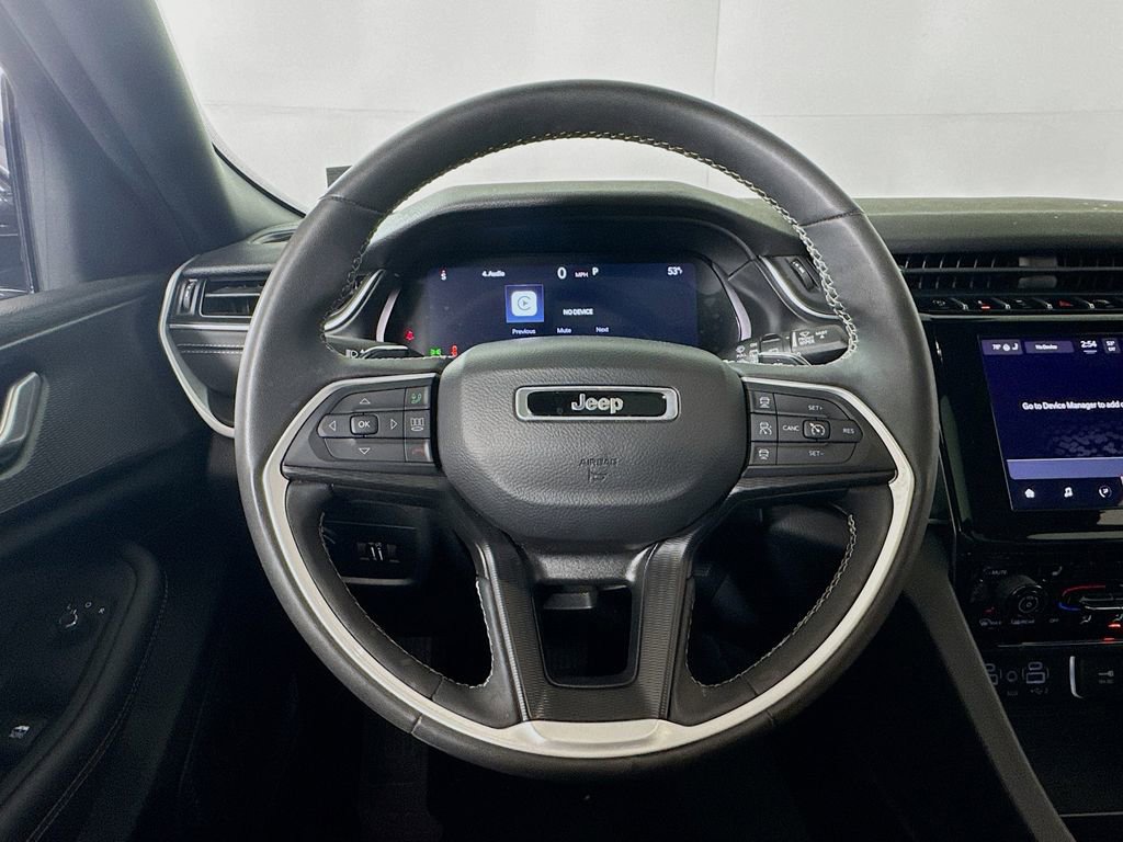 Used 2023 Jeep Grand Cherokee Altitude image 11