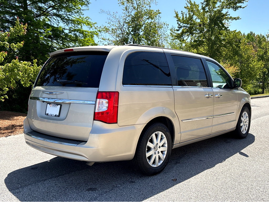 Used 2015 Chrysler Town & Country Touring w/ Driver Convenience Group FWD image 26