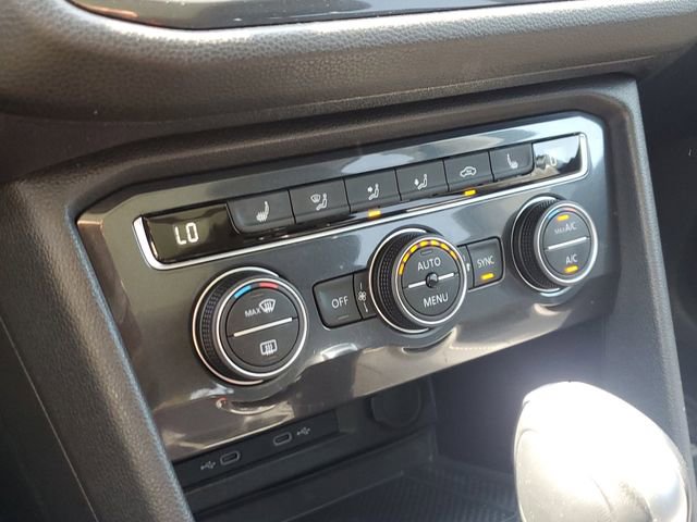 Certified 2021 Volkswagen Tiguan SE w/ Panoramic Sunroof Package image 21