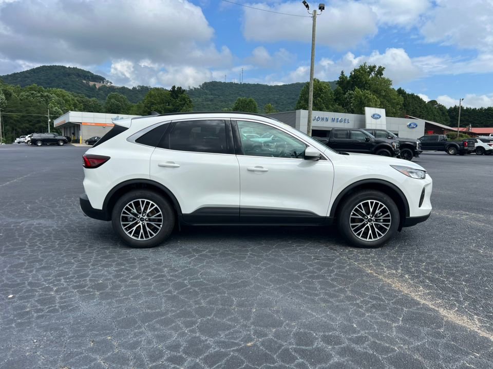 New 2025 Ford Escape SE w/ Class II Trailer Tow Package image 4