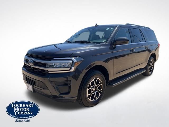 Used 2024 Ford Expedition Max XLT image 3