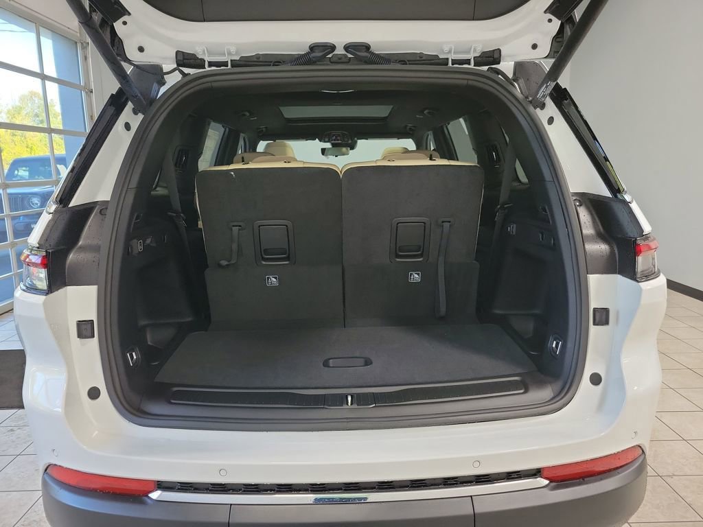 New 2025 Jeep Grand Cherokee L Limited w/ Luxury Tech Group II image 8