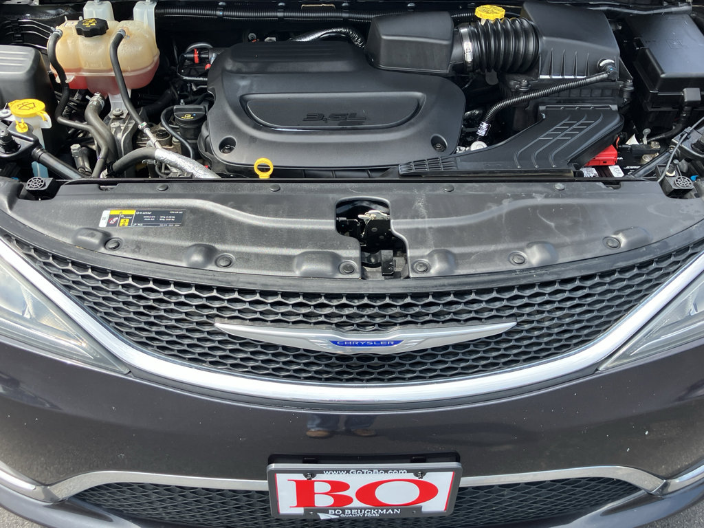 Used 2019 Chrysler Pacifica Touring-L FWD image 37