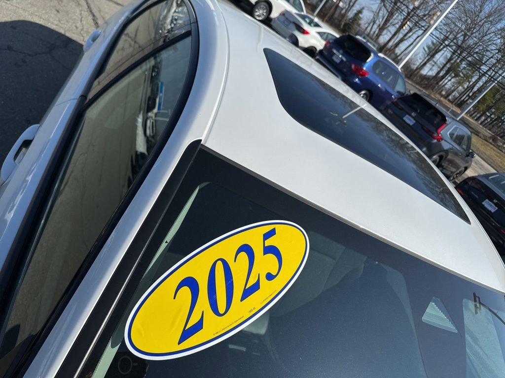 Used 2025 Honda Accord SE image 2