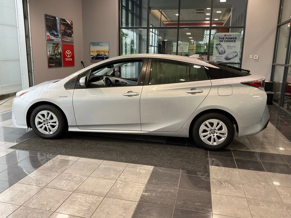 Used 2017 Toyota Prius Two FWD image 4