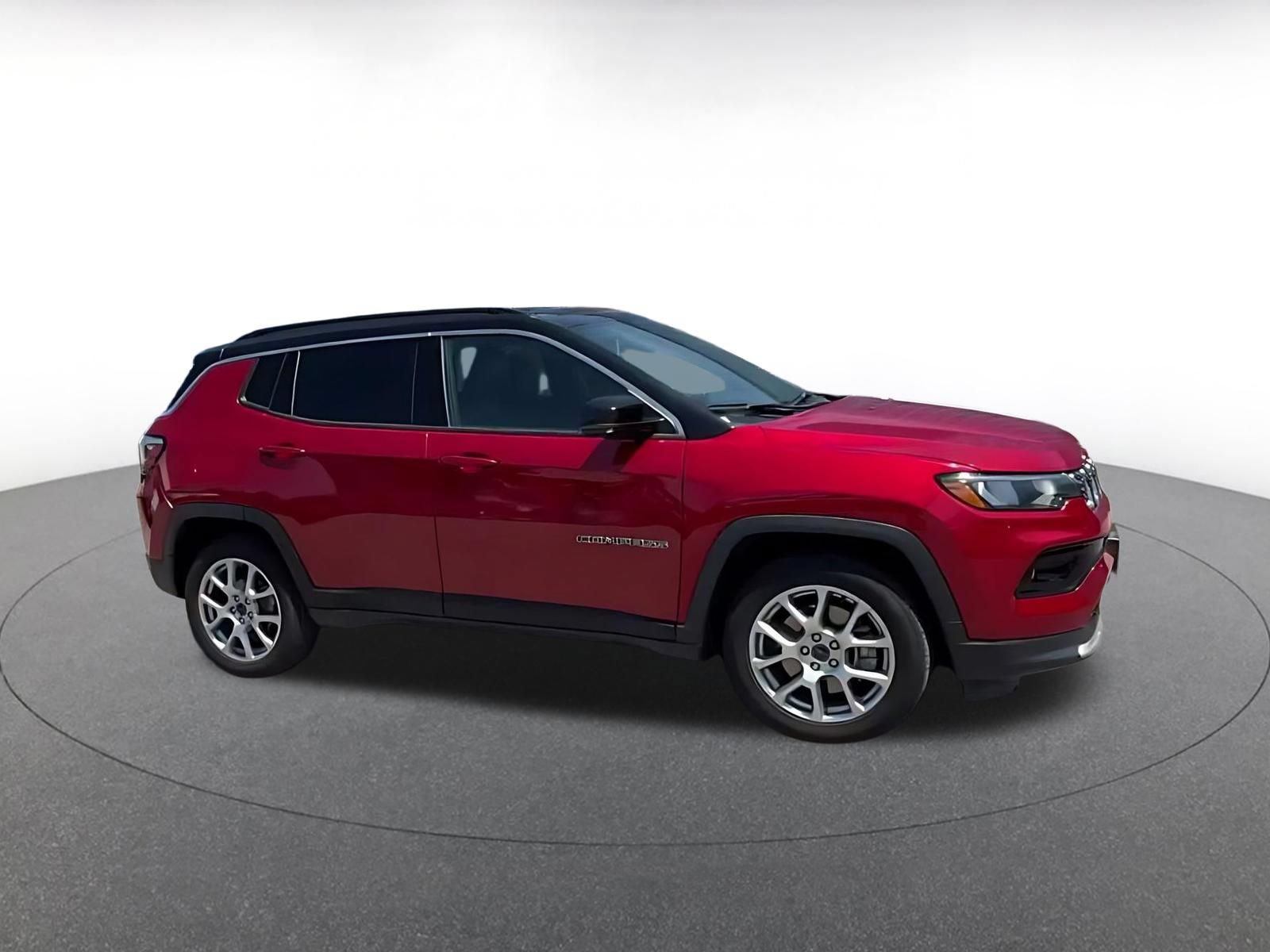 Used 2025 Jeep Compass Limited AWD/4WD image 2