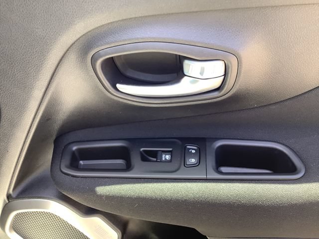 Used 2021 Jeep Renegade Latitude FWD image 39
