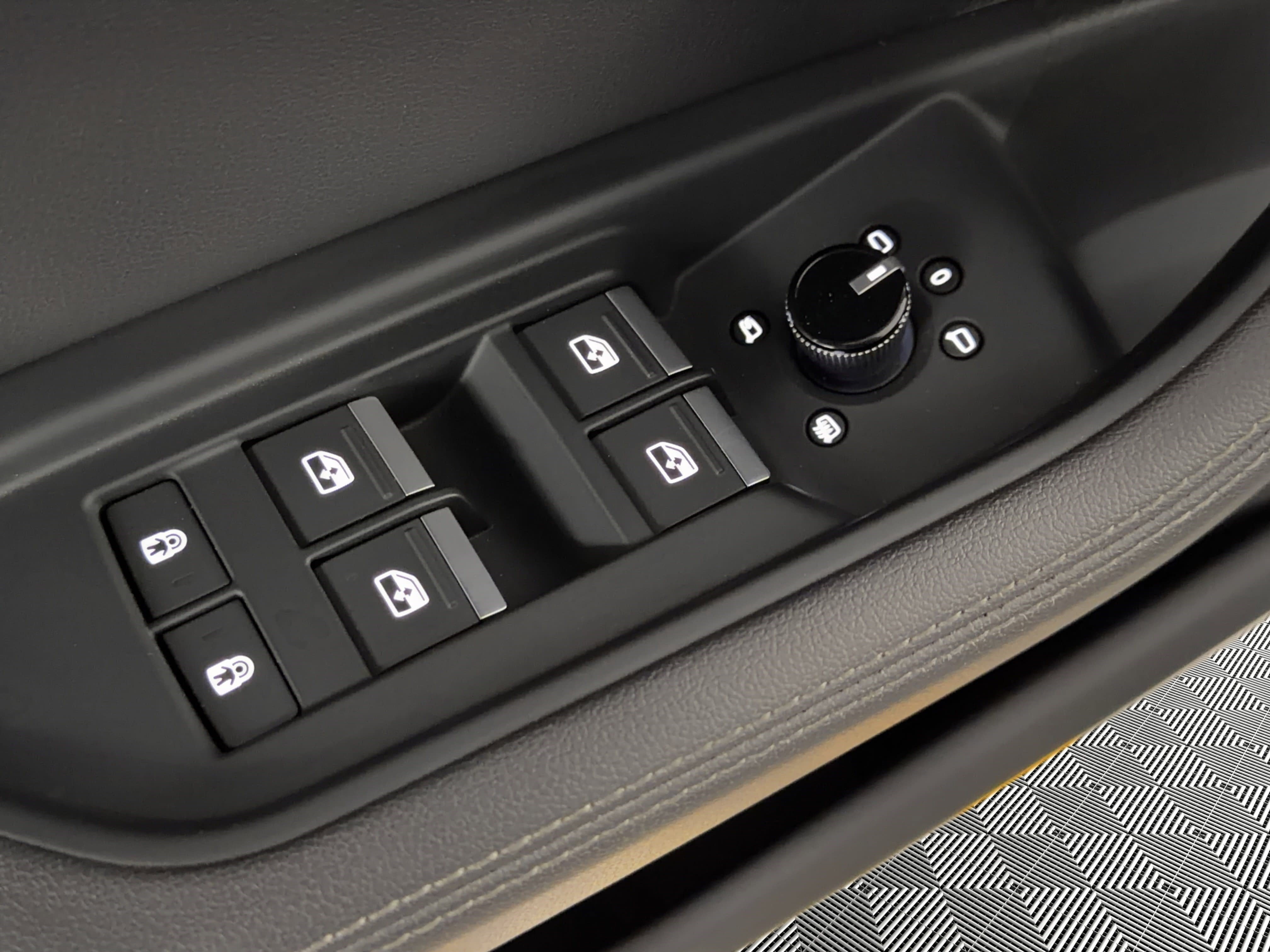 Used 2023 Audi e-tron Premium w/ Convenience Plus Package image 15