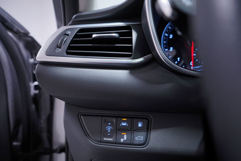 Used 2021 Genesis G70 3.3T image 19