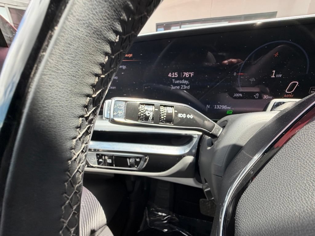 Used 2023 Cadillac Lyriq 2WD image 17