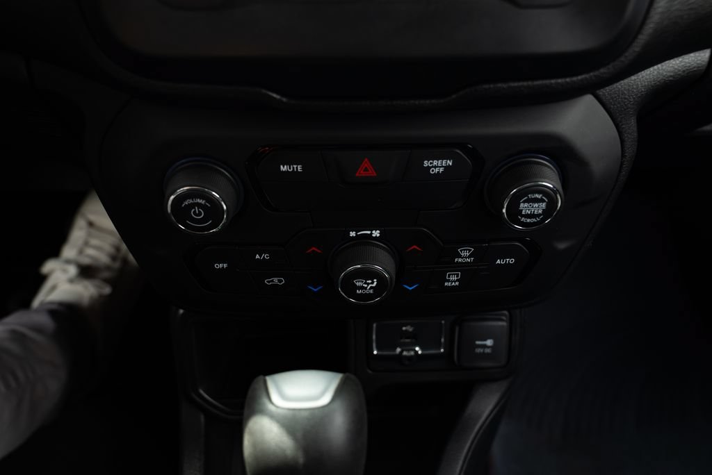 Used 2019 Jeep Renegade Altitude w/ Quick Order Package 2XM FWD image 16