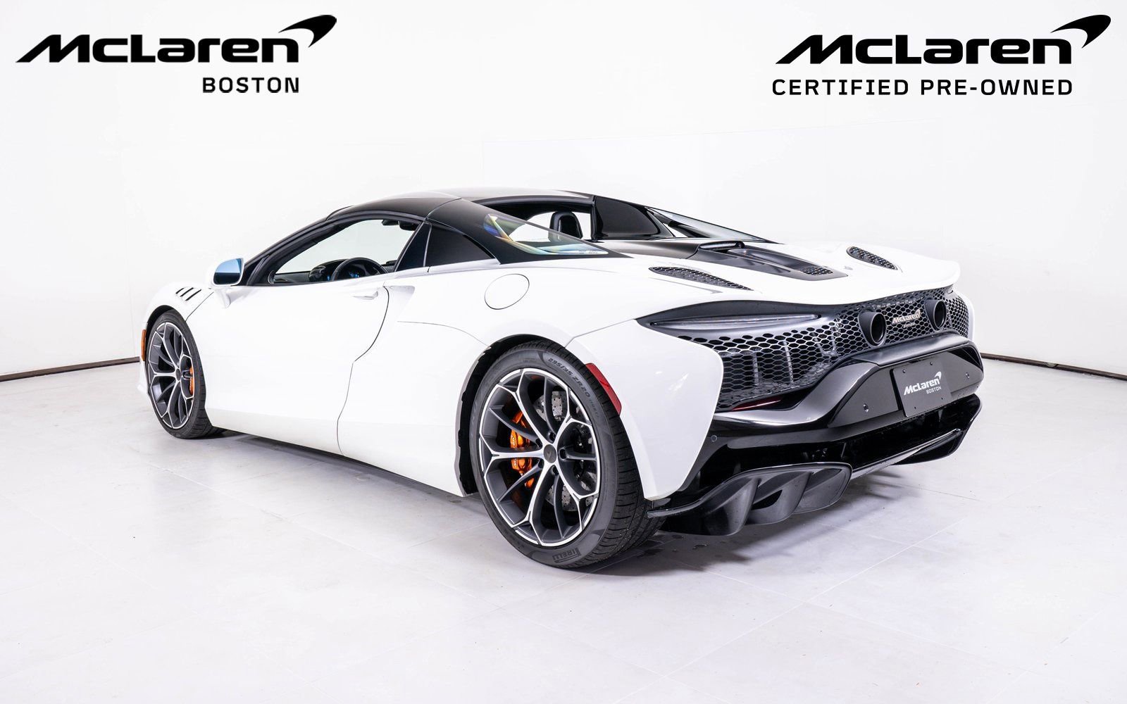 Used 2025 McLaren Artura Spider image 4