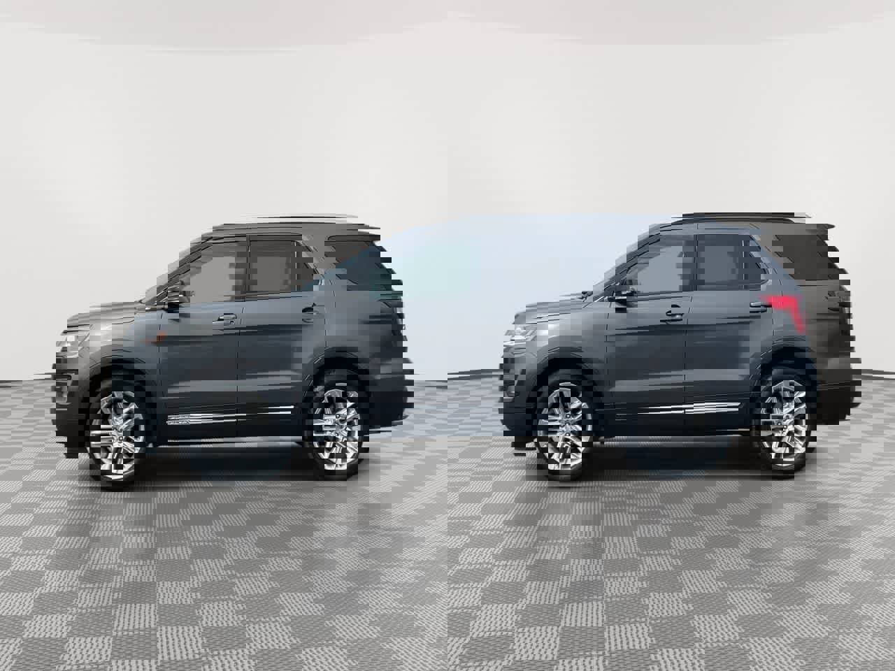 Used 2016 Ford Explorer XLT w/ Equipment Group 202A AWD/4WD image 5