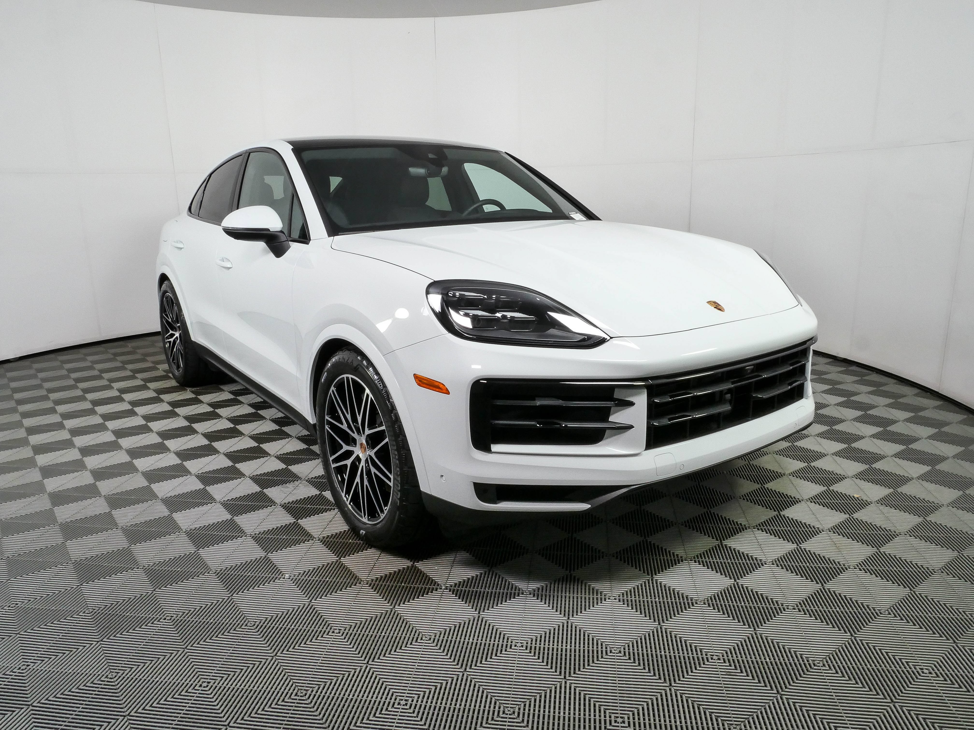 Certified 2025 Porsche Cayenne Coupe AWD/4WD image 29