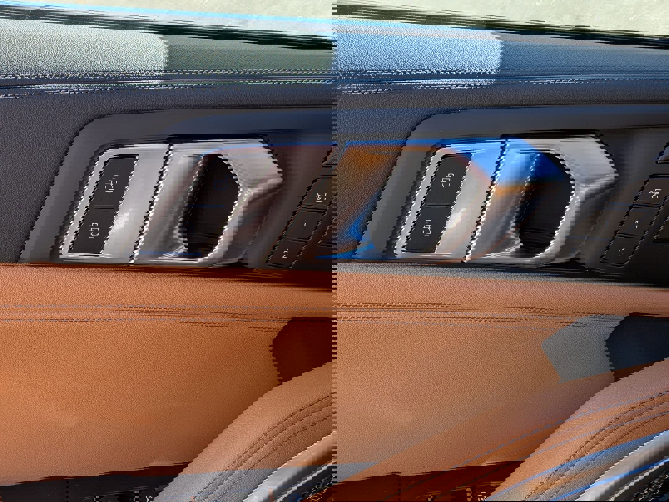 New 2026 BMW X6 xDrive40i w/ Climate Comfort Package image 12