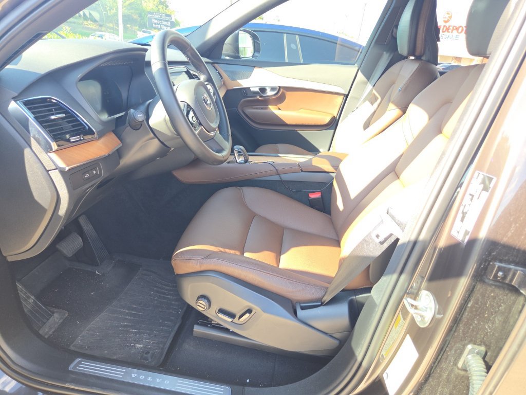 Used 2025 Volvo XC90 T8 Plus AWD/4WD image 11