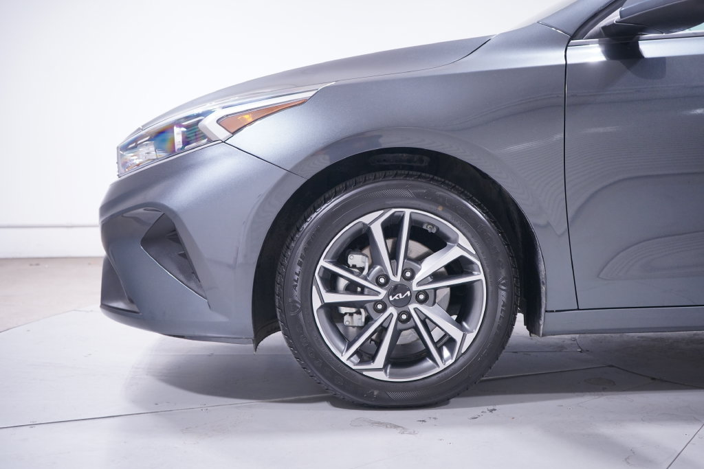 Used 2022 Kia Forte LXS FWD image 2