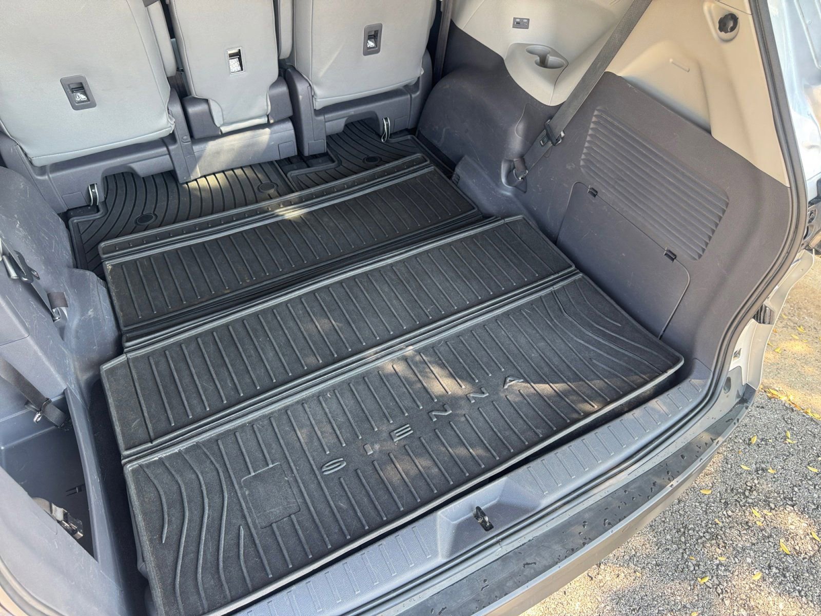 Used 2021 Toyota Sienna XLE image 24