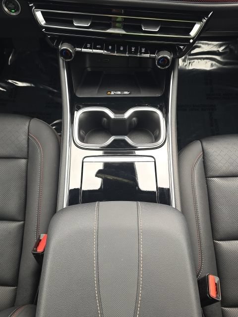 Used 2025 Chevrolet Traverse RS w/ LPO, Floor Liner Package FWD image 27