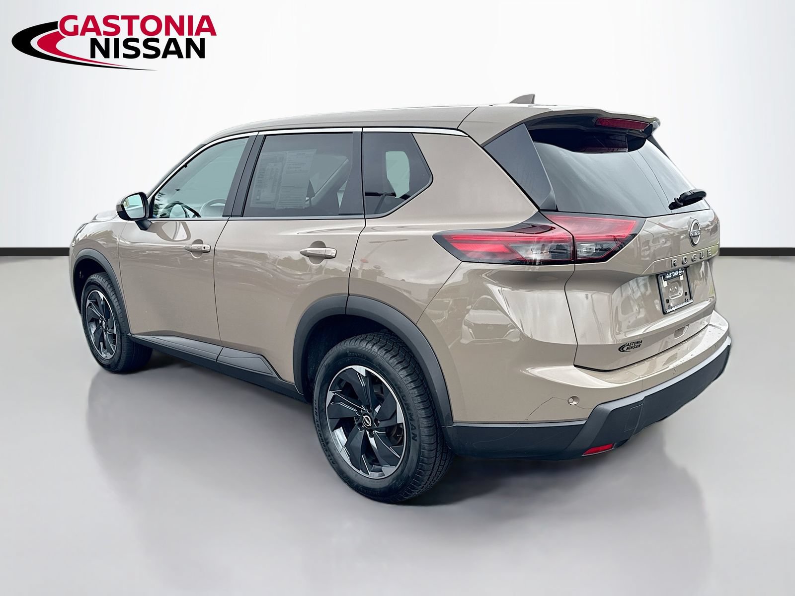 Used 2025 Nissan Rogue SV FWD image 6