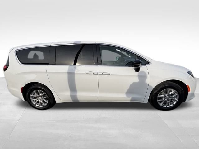 New 2026 Chrysler Voyager LX image 6