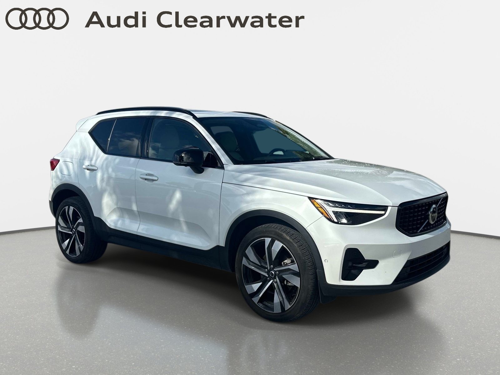 Used 2023 Volvo XC40 B5 Plus w/ Protection Package Premier AWD/4WD image 4