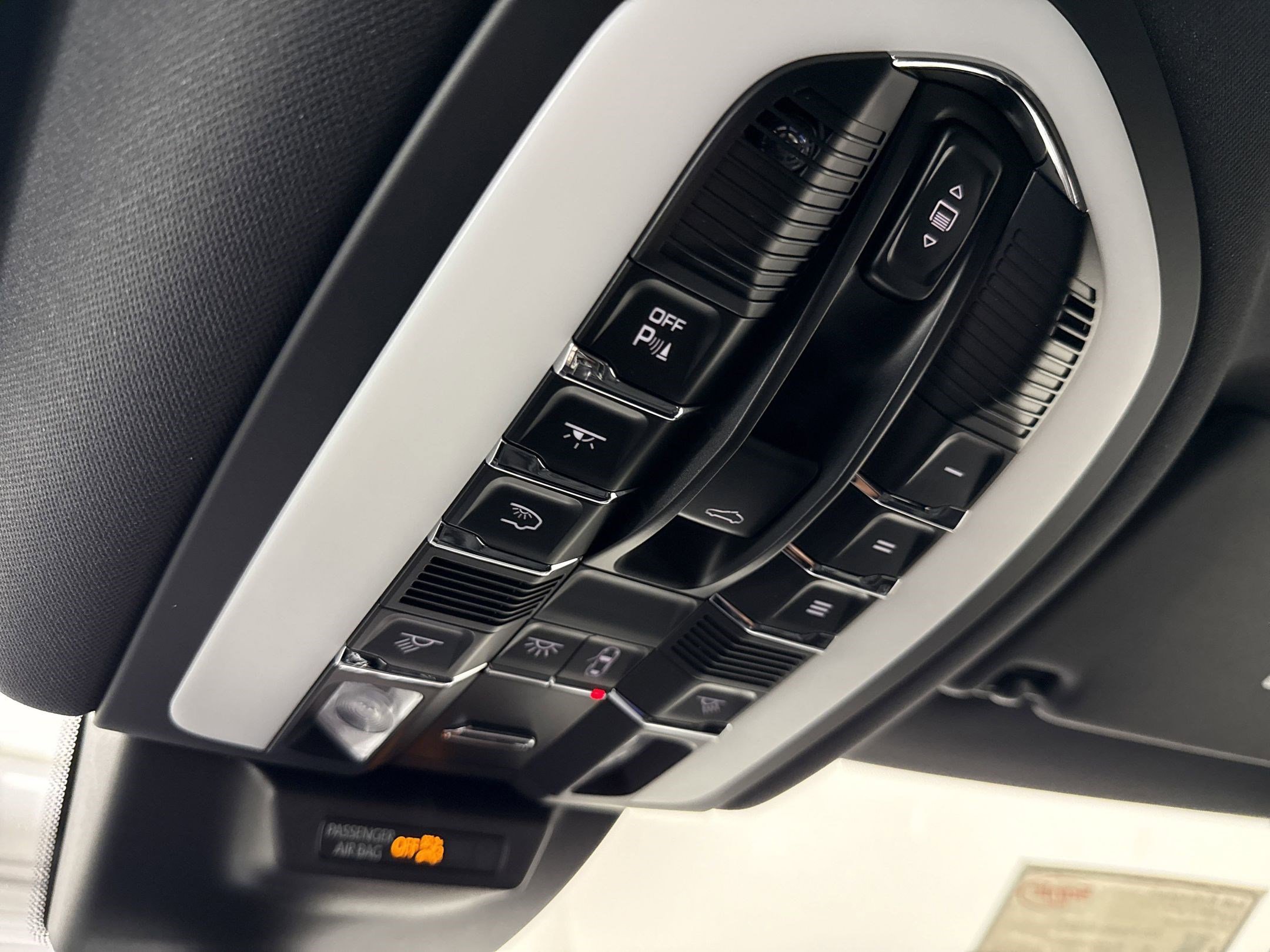 Used 2025 Porsche Macan Turbo image 32