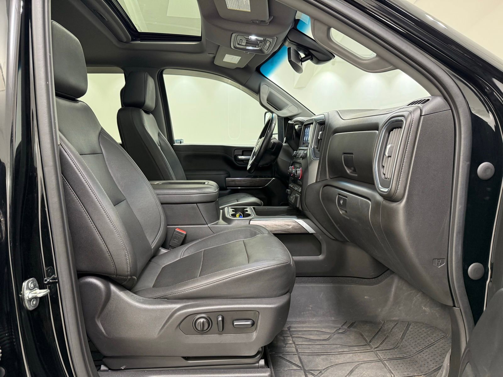 Used 2021 Chevrolet Silverado 2500 LTZ w/ LTZ Plus Package image 39