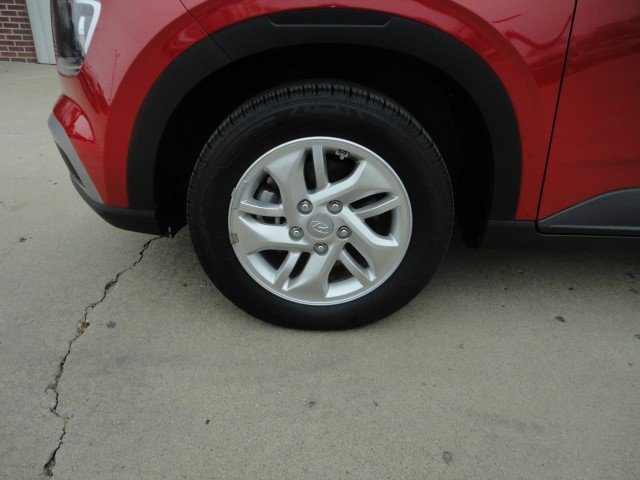 Used 2023 Hyundai Venue SE image 2