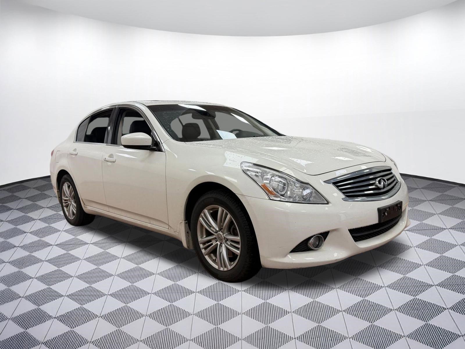 Used 2013 INFINITI G37 x w/ Premium Pkg image 6