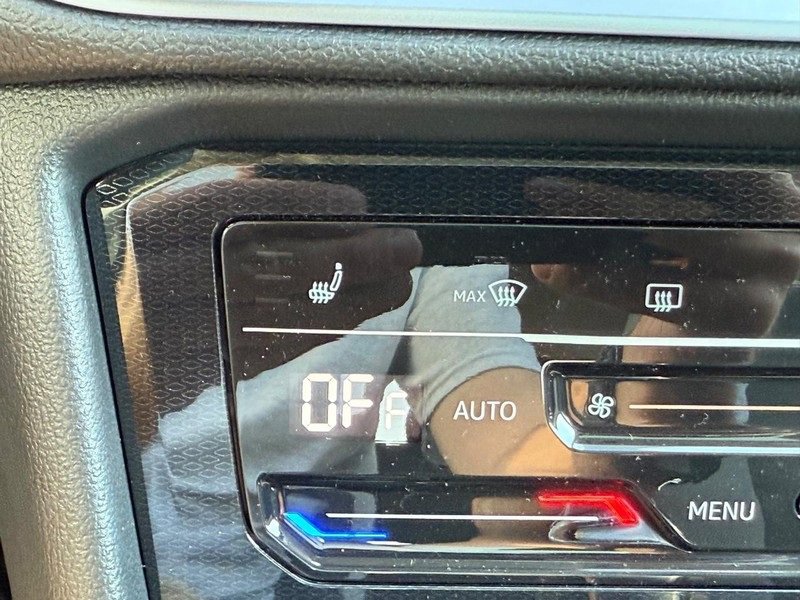 New 2025 Volkswagen Taos SE image 13