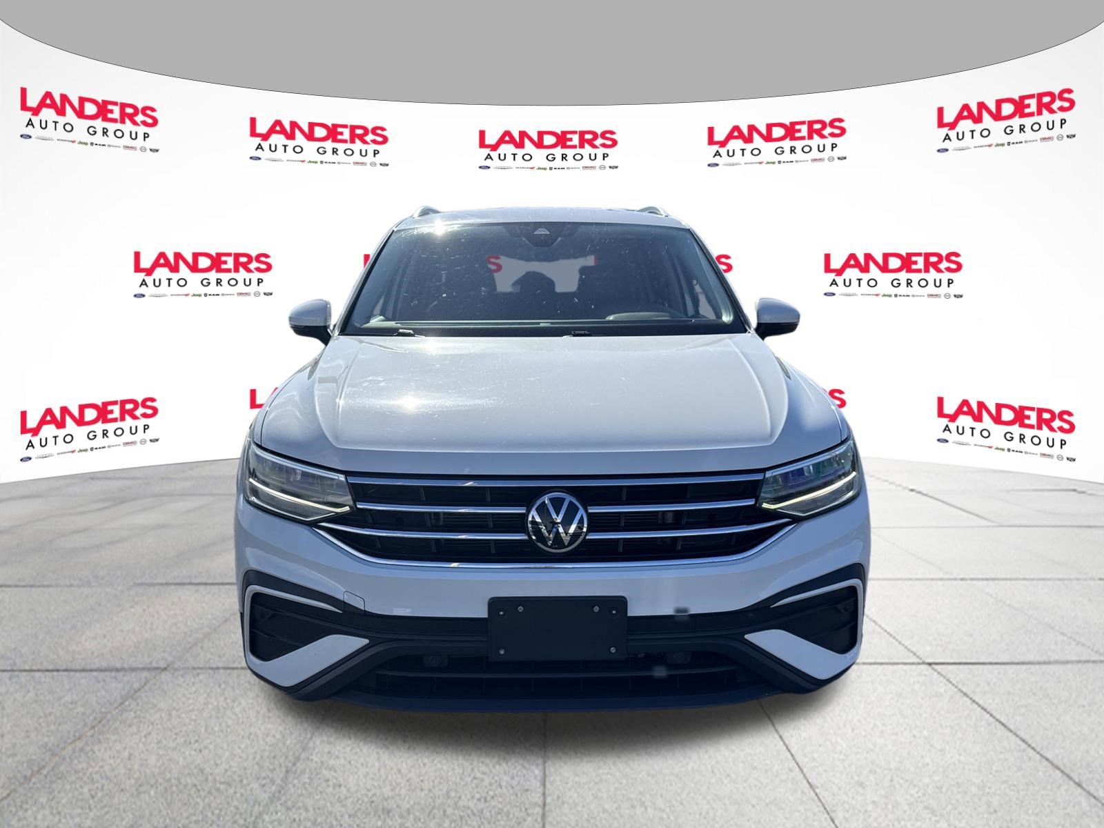 Used 2024 Volkswagen Tiguan SE AWD/4WD image 8