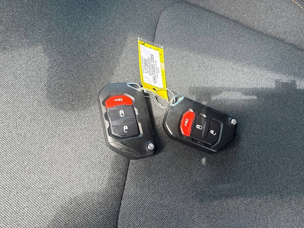 Used 2024 Jeep Gladiator Sport AWD/4WD image 23