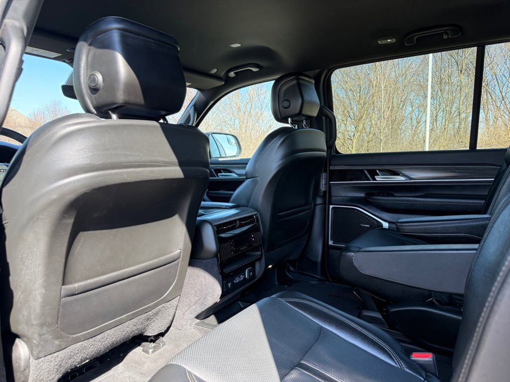Used 2024 Jeep Wagoneer Series III AWD/4WD image 23